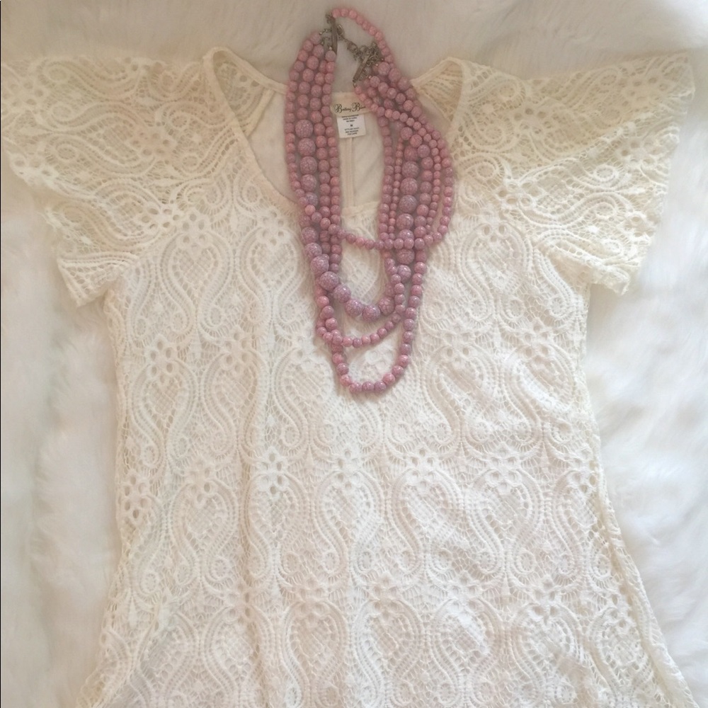 Cream lace beautiful top size medium EUC